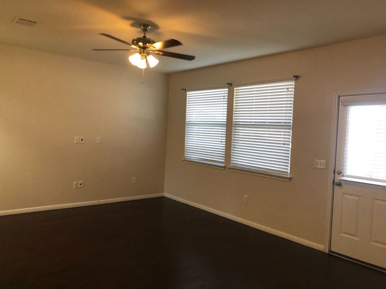 519 Twisted Oaks Ln - Photo 5 of 26