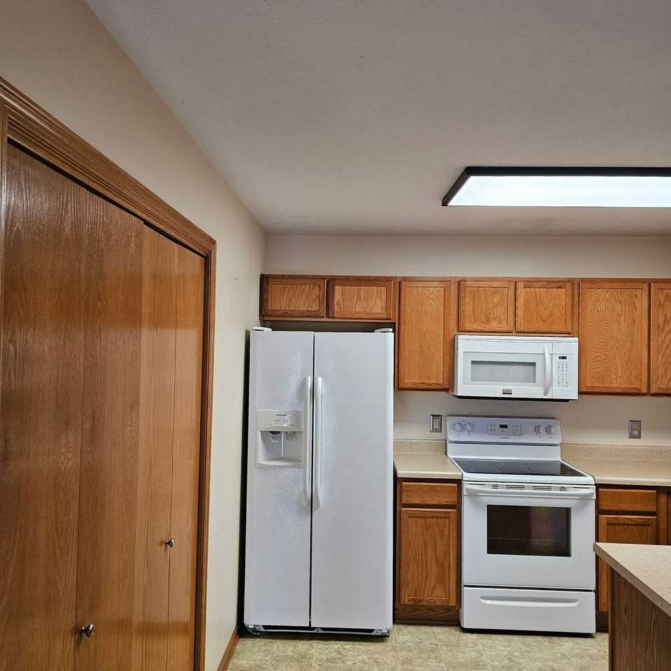 2401 Nw 47th St - Photo 2 of 16