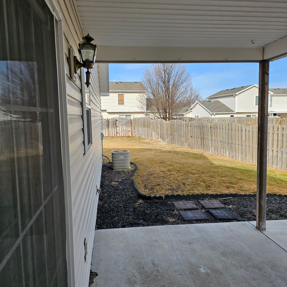 2401 Nw 47th St - Photo 3 of 16