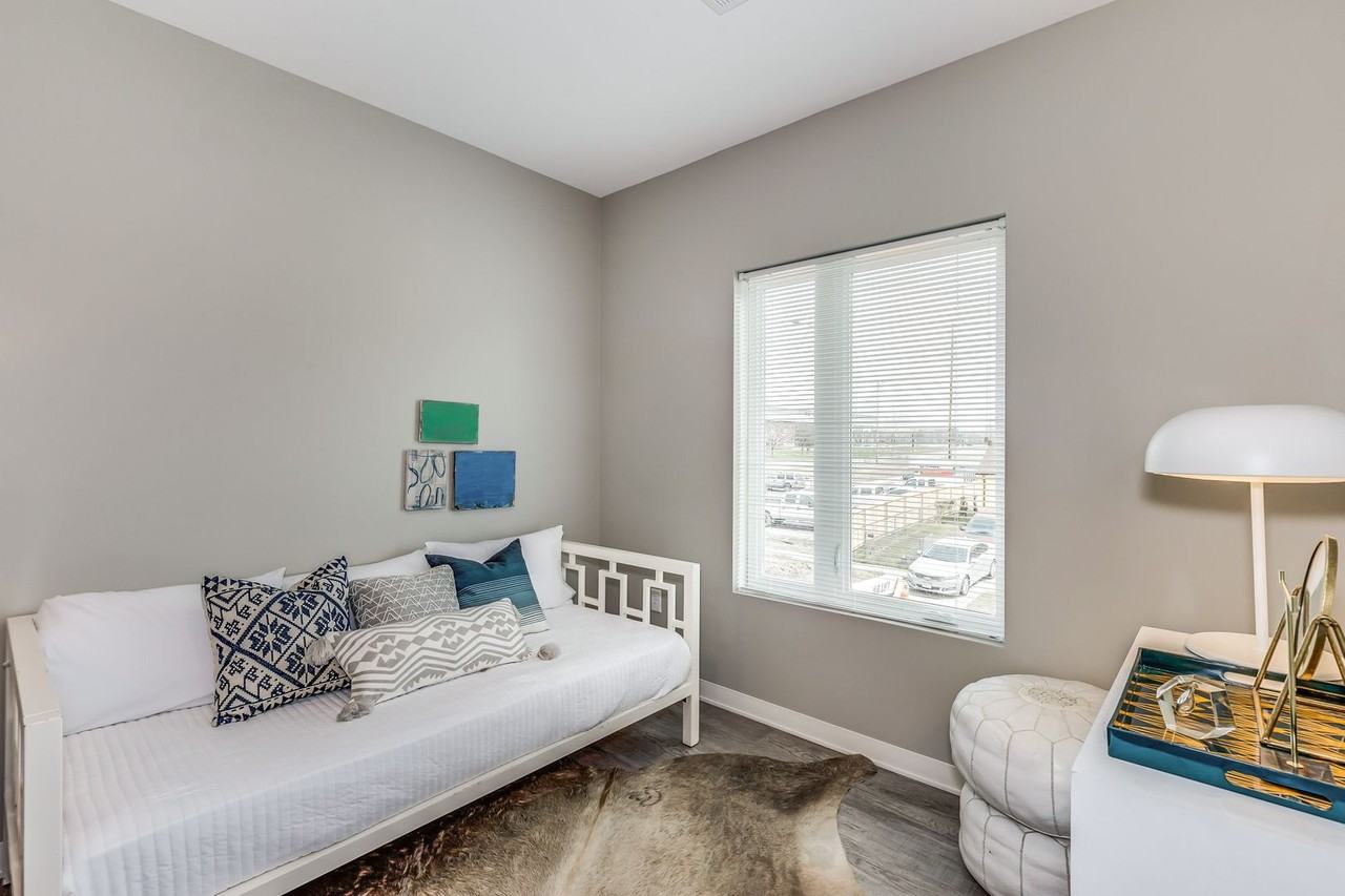 3945 E 17th St N - Photo 3 of 50