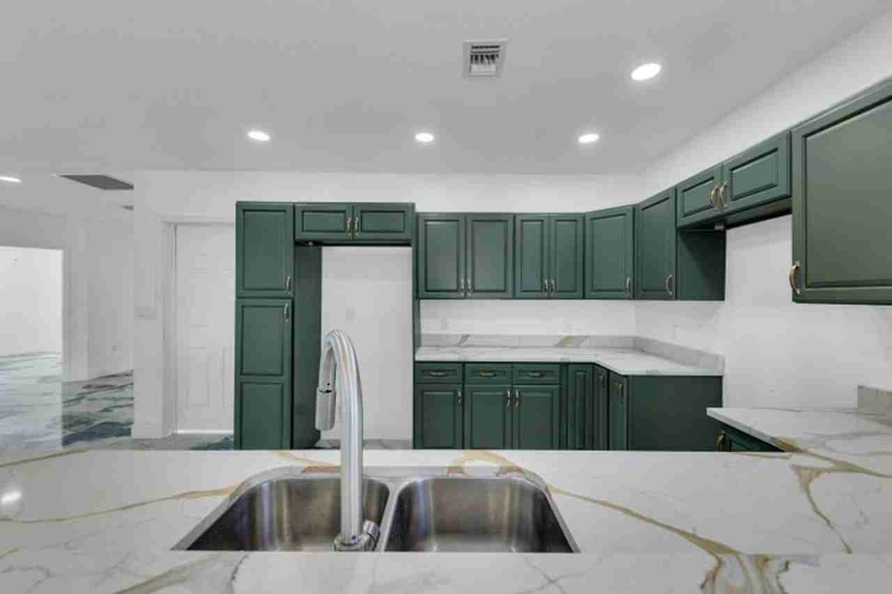 2935 Nw 8th Ct - Photo 3 of 25