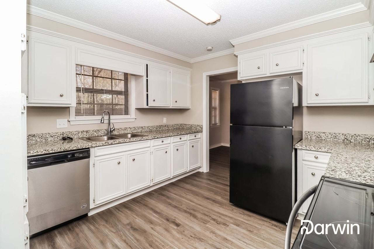 509 Berwick Dr - Photo 3 of 15