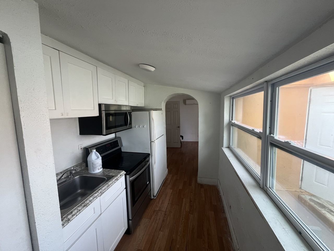 1018 N 17th Ct #1B - Photo 7 of 9