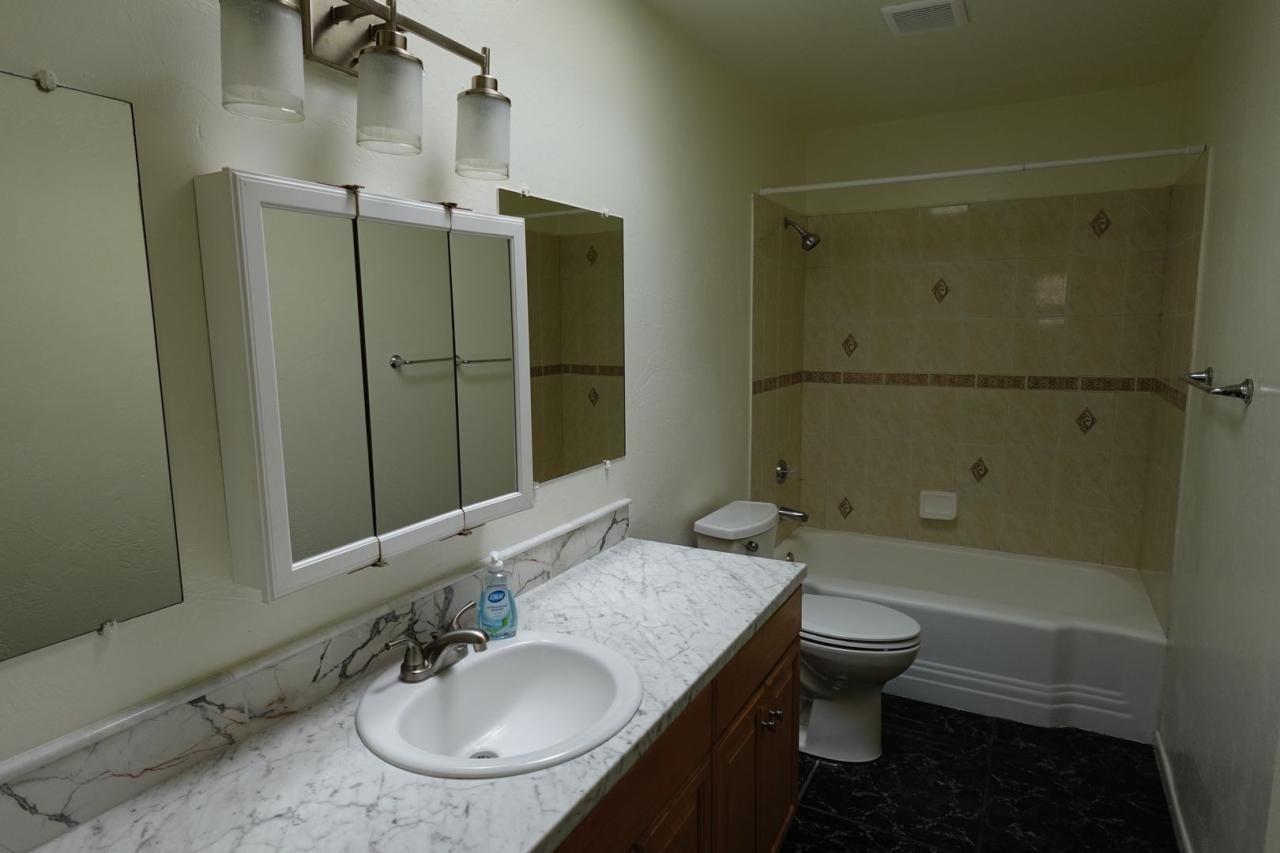 1015 North Columbia Avenue - Photo 2 of 6