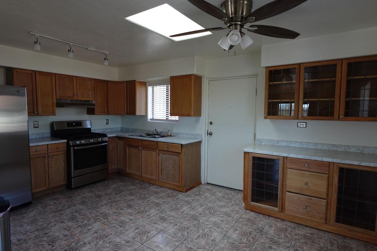 1015 North Columbia Avenue - Photo 3 of 6