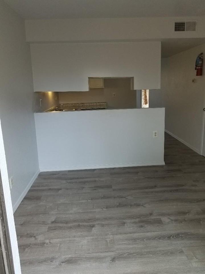 303 Vassar Dr Se #2 - Photo 3 of 26