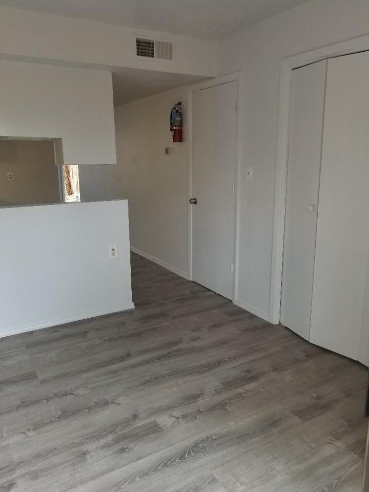 303 Vassar Dr Se #2 - Photo 4 of 26