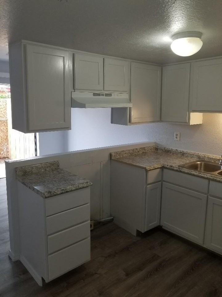 303 Vassar Dr Se #2 - Photo 6 of 26