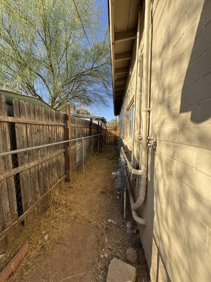 4826 East 1st Street - Photo 3 of 4