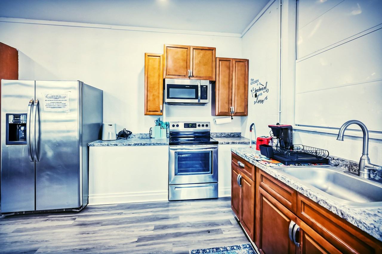 Steele St - Photo 3 of 9