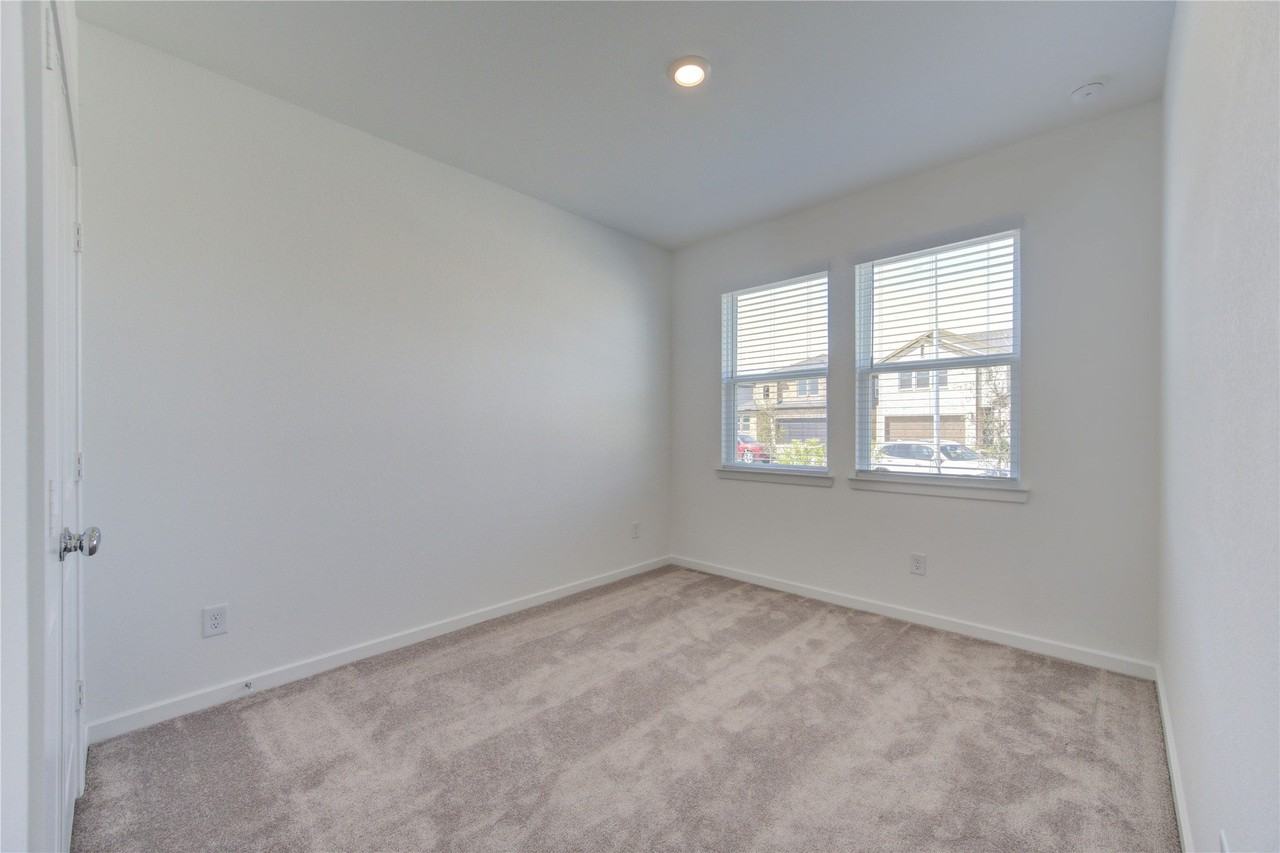 9750 Pettus Creek Dr - Photo 5 of 49