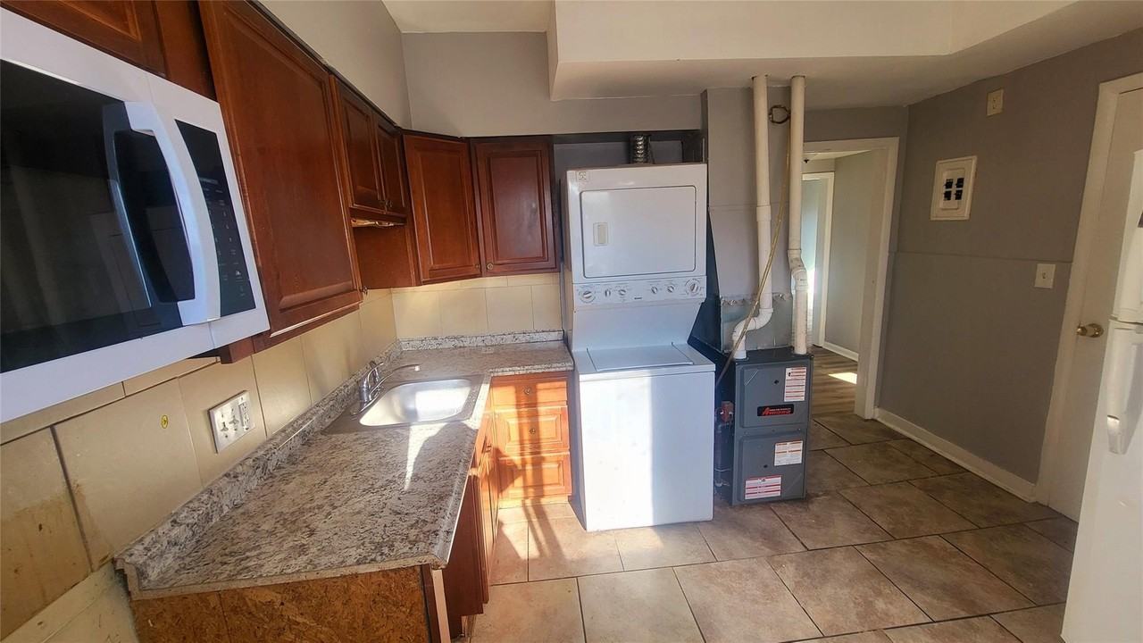 174 South Ave Apt 3 - Photo 2 of 16