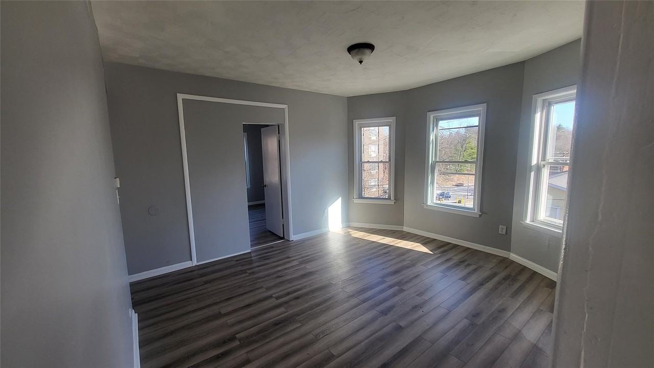 174 South Ave Apt 3 - Photo 4 of 16