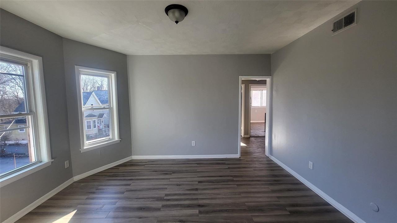 174 South Ave Apt 3 - Photo 5 of 16