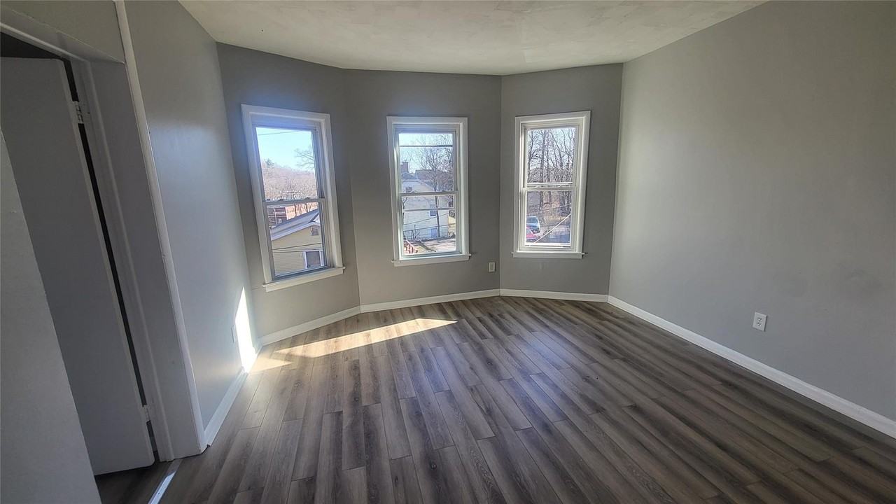 174 South Ave Apt 3 - Photo 6 of 16