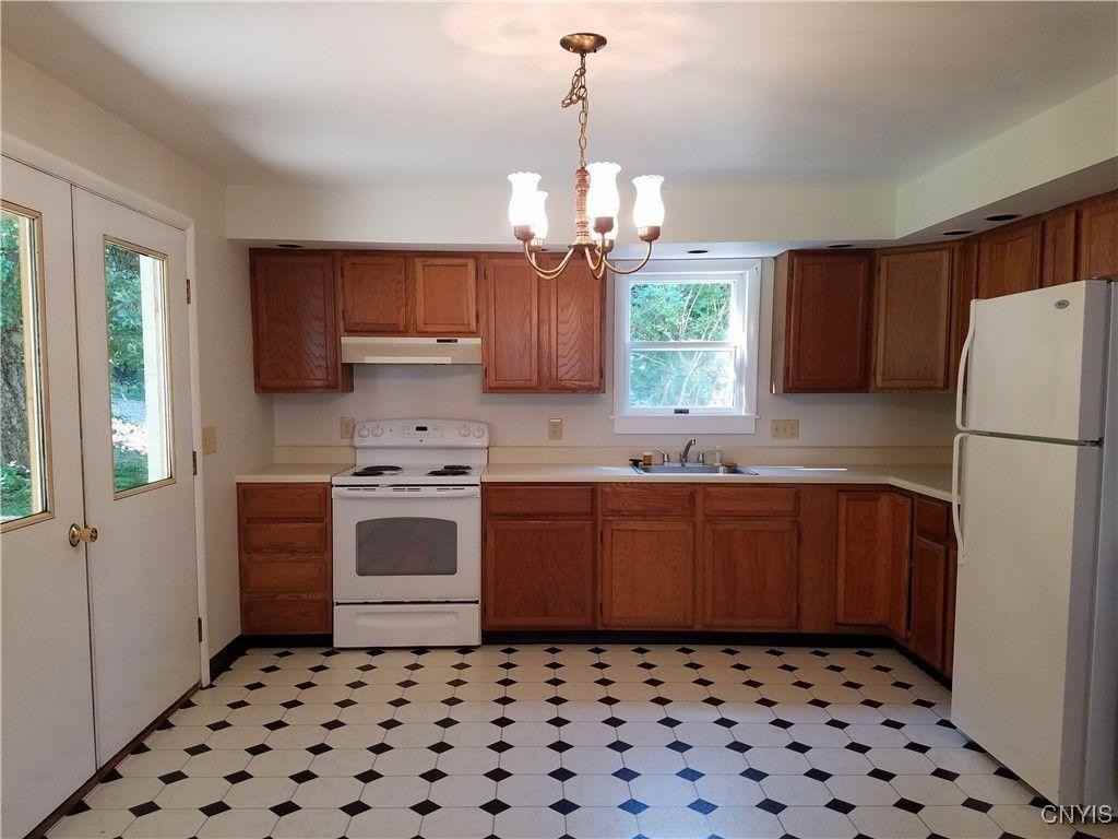 110 Fennell St Apt B - Photo 2 of 9