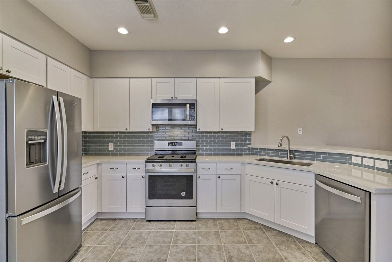 67 Scarlet Woods Ct - Photo 2 of 44