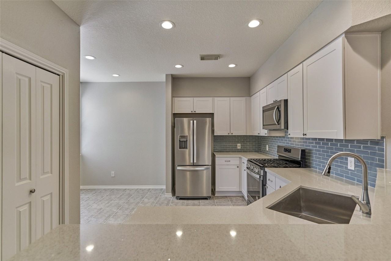 67 Scarlet Woods Ct - Photo 7 of 44