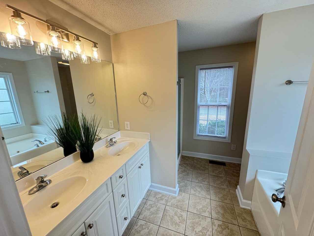 224 Robert Pl - Photo 3 of 15