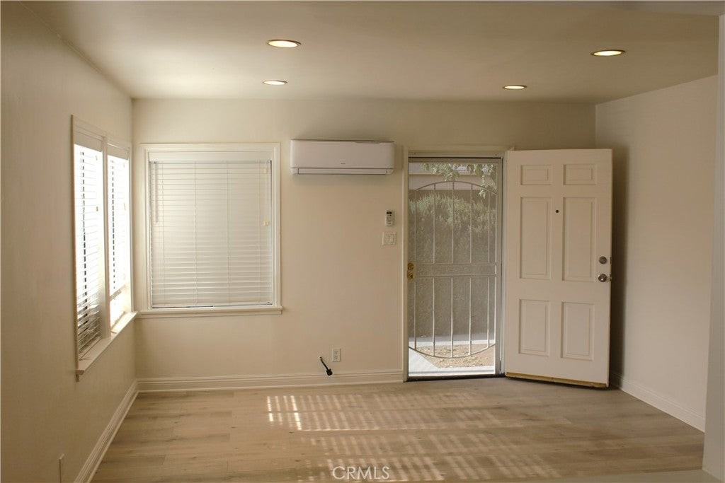 14323 Burbank Blvd - Photo 4 of 13