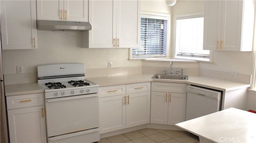 14323 Burbank Blvd - Photo 5 of 13