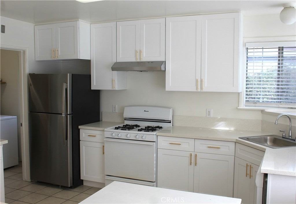 14323 Burbank Blvd - Photo 6 of 13