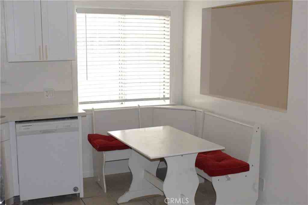 14323 Burbank Blvd - Photo 7 of 13