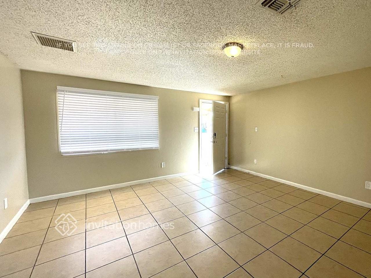 5540 W Berkeley Rd - Photo 3 of 15