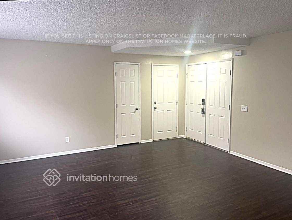 10140 Geneva Ave - Photo 2 of 11