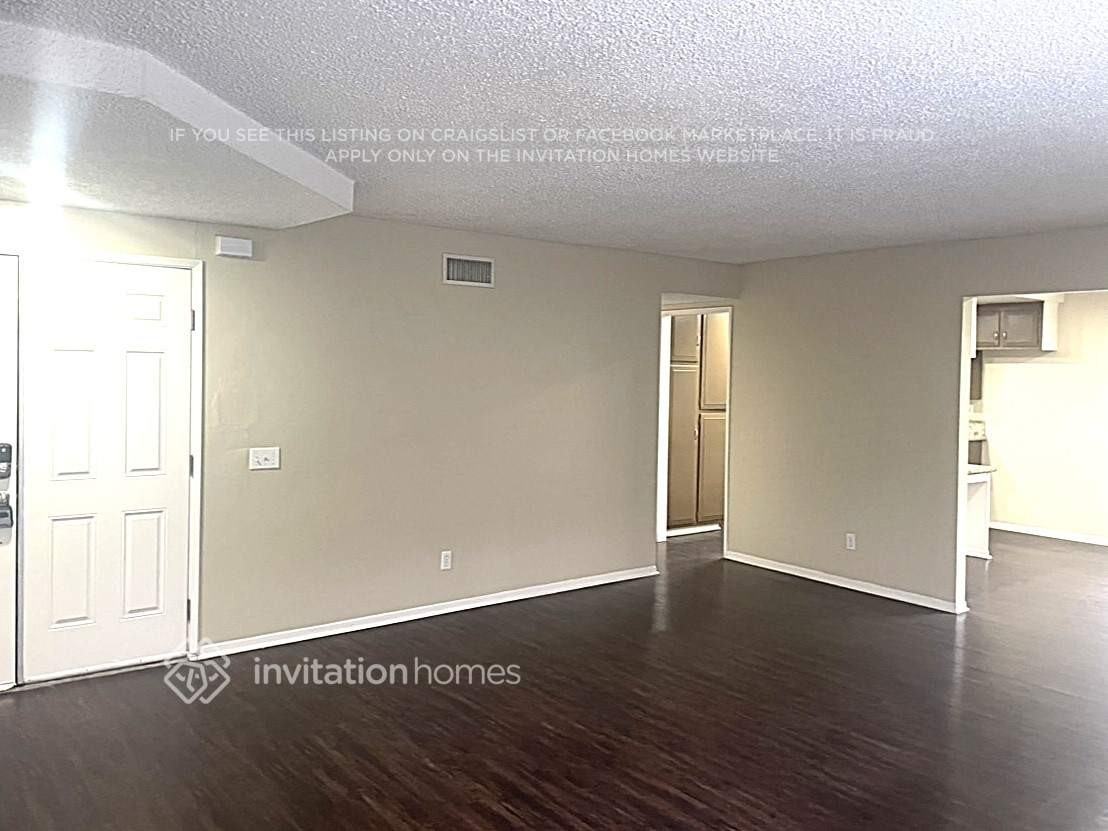 10140 Geneva Ave - Photo 3 of 11