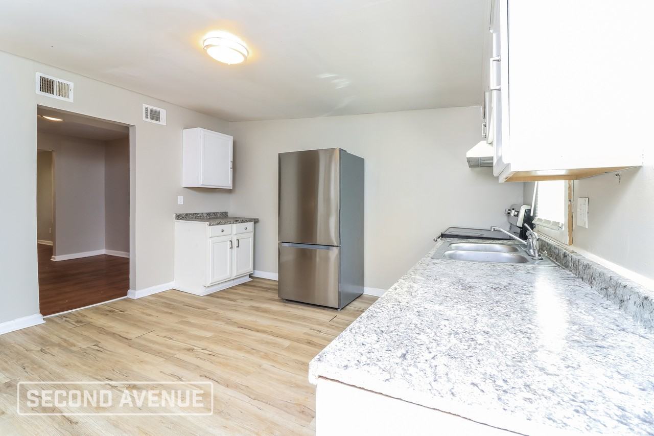 1328 Eason St Nw - Photo 4 of 32