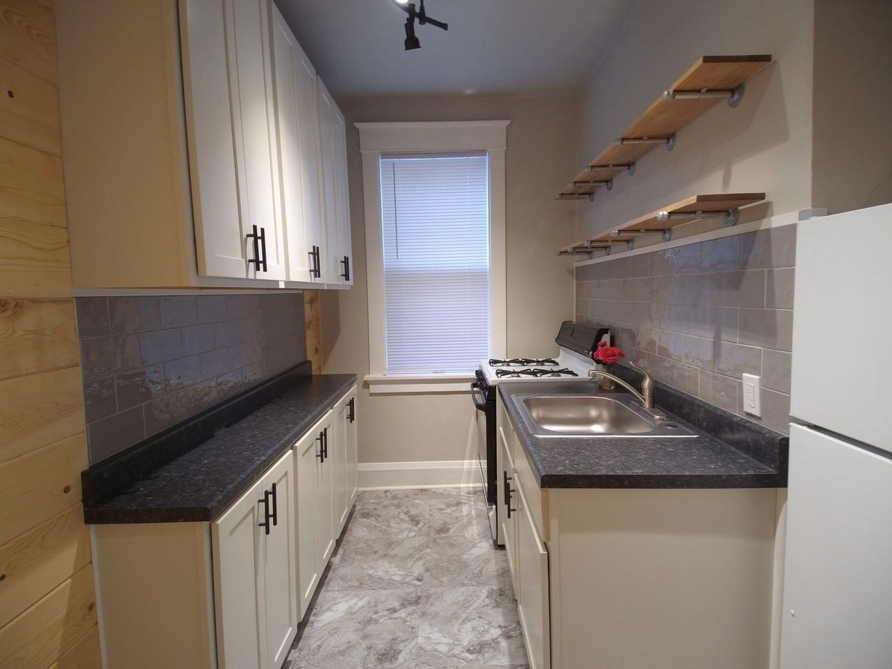 Saxony Manor - Photo 2 of 50