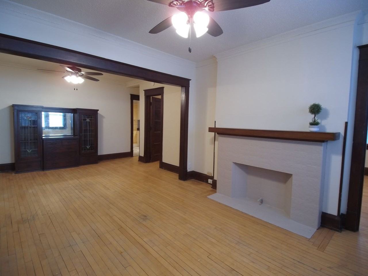 Saxony Manor - Photo 5 of 50