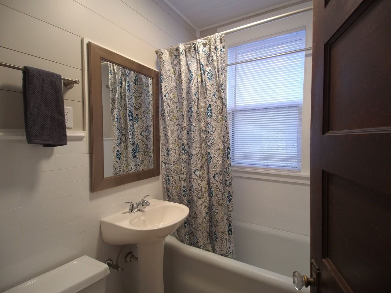 Saxony Manor - Photo 7 of 50