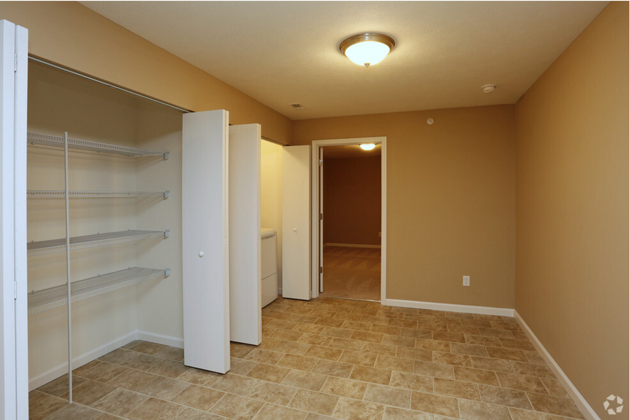 Eastland Building B - Photo 5 of 10