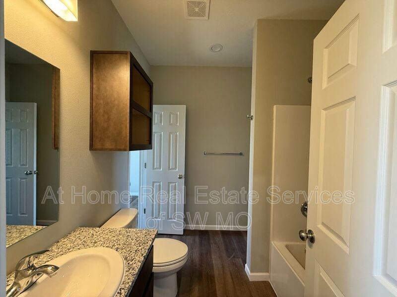 199 W Oak Lawn St - Photo 7 of 15