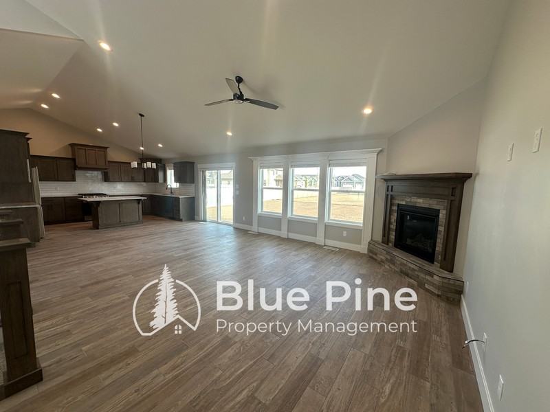 3873 Rocky Mountain Dr - Photo 2 of 33