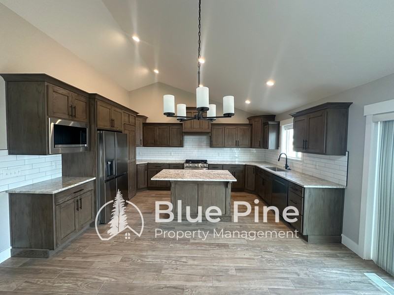 3873 Rocky Mountain Dr - Photo 3 of 33