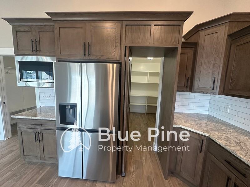 3873 Rocky Mountain Dr - Photo 6 of 33