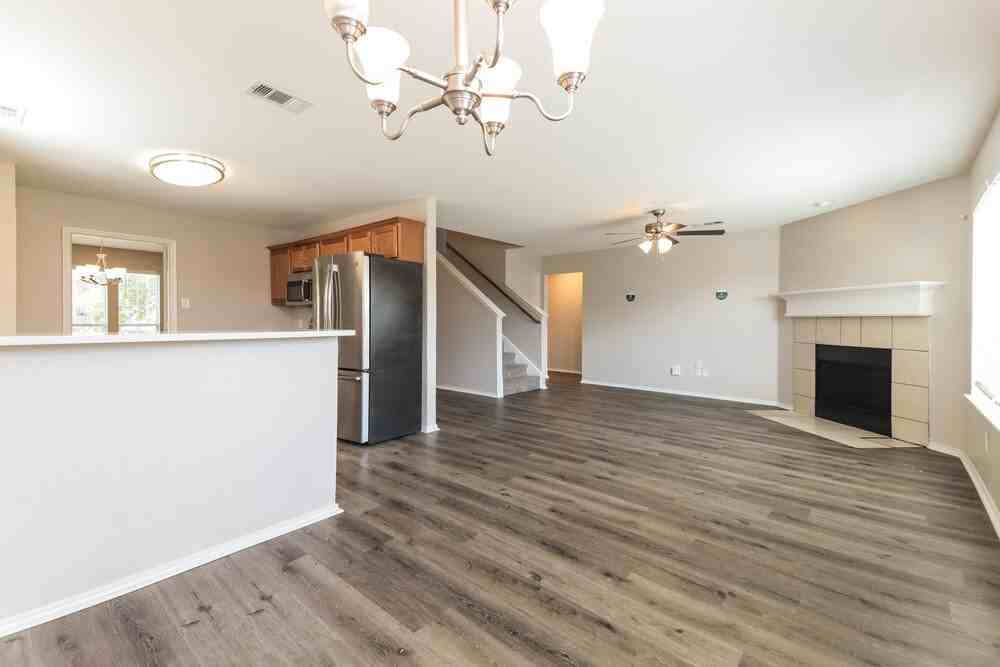 1107 Caroline Dr - Photo 7 of 17