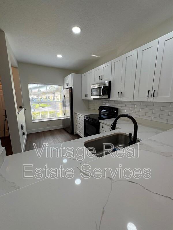 8502 Gablebend Way - Photo 3 of 17