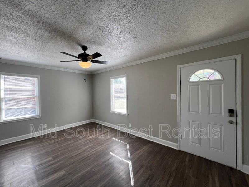 2231 Amherst Cv - Photo 2 of 7