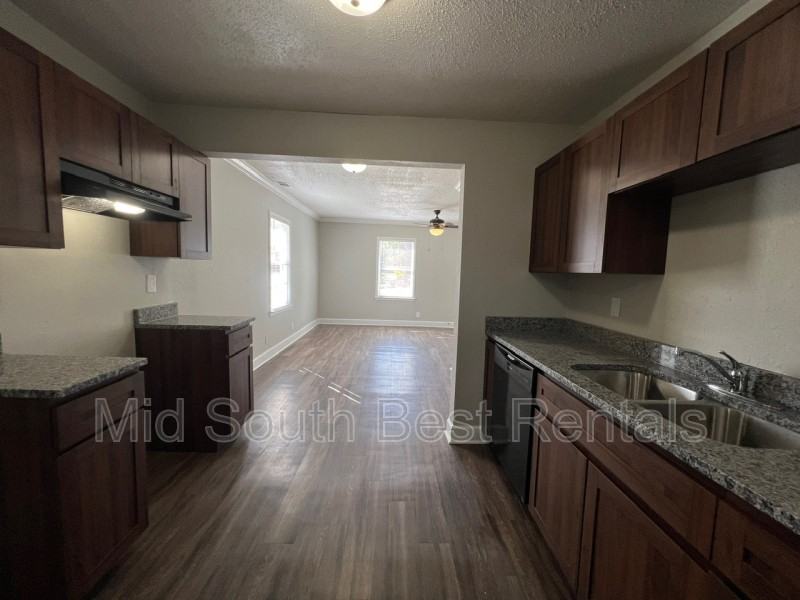 2231 Amherst Cv - Photo 3 of 7