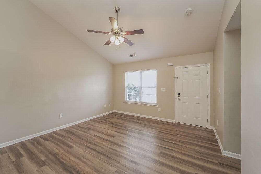 4621 Bomar Dr - Photo 5 of 16