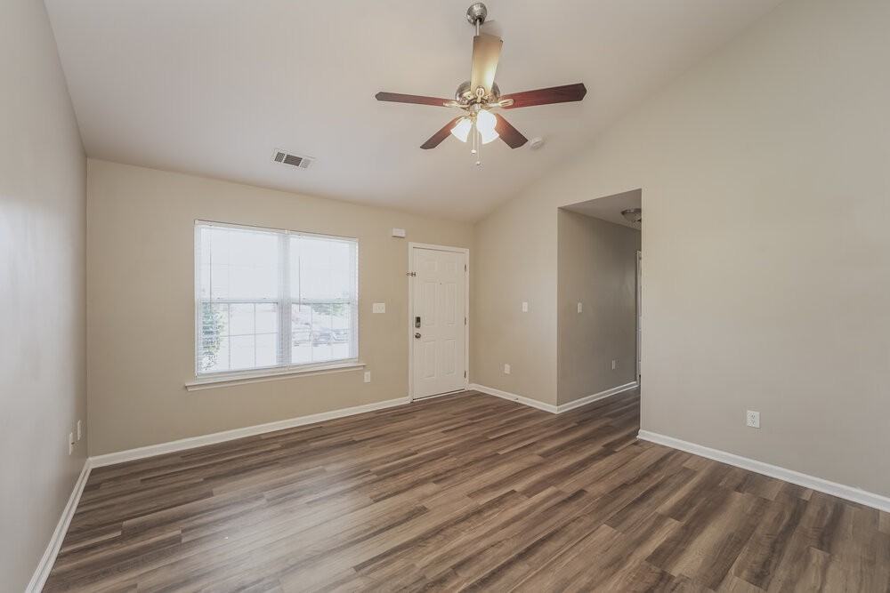 4621 Bomar Dr - Photo 6 of 16