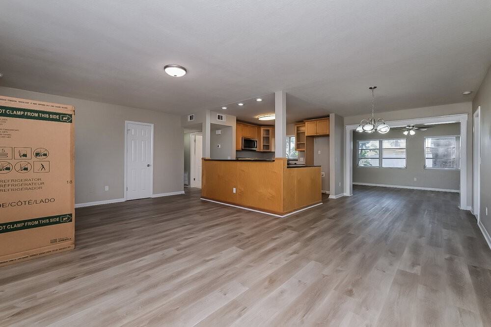 339 Regina Dr S - Photo 4 of 16