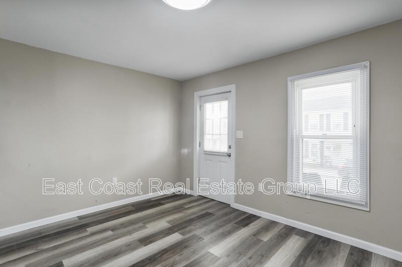 812 Dale St - Photo 5 of 19