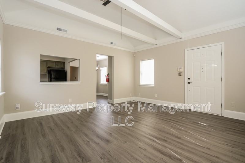 811 Wesley Ave - Photo 3 of 15