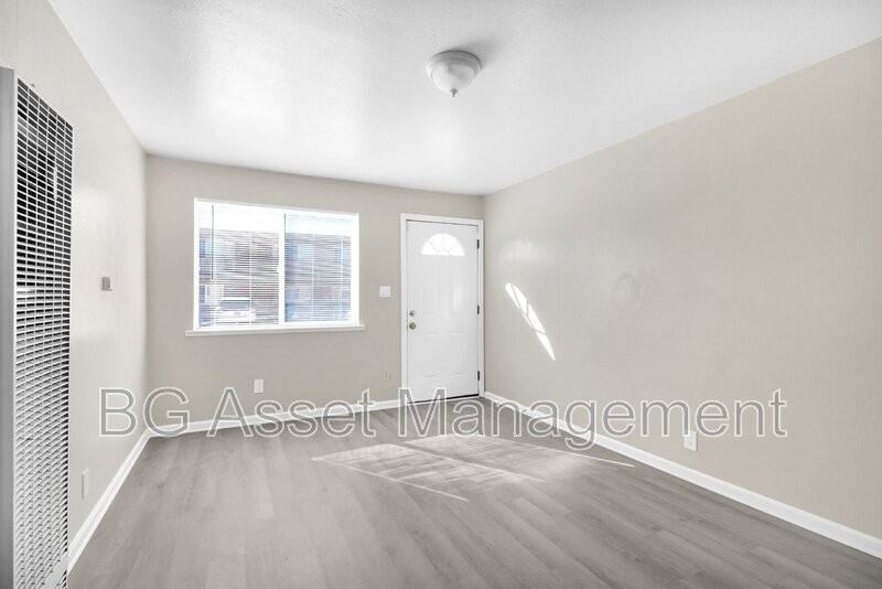 150 Marina Way - Photo 2 of 15