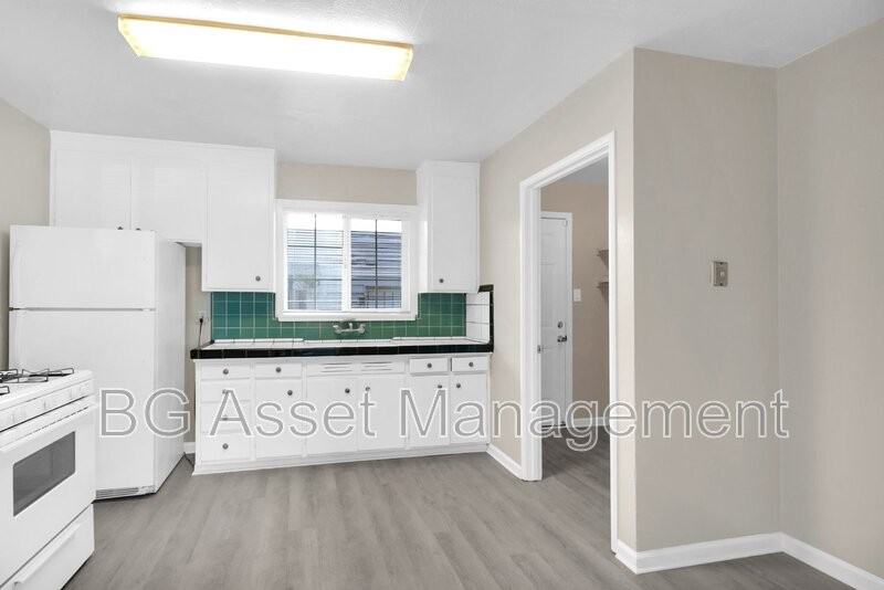 150 Marina Way - Photo 4 of 15